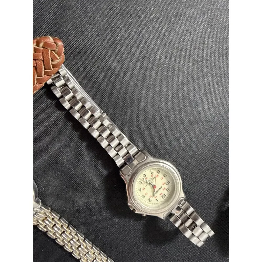 (A1) Bulk Lot Of 25 Watches Vintage And Modern Running On New Batteries!